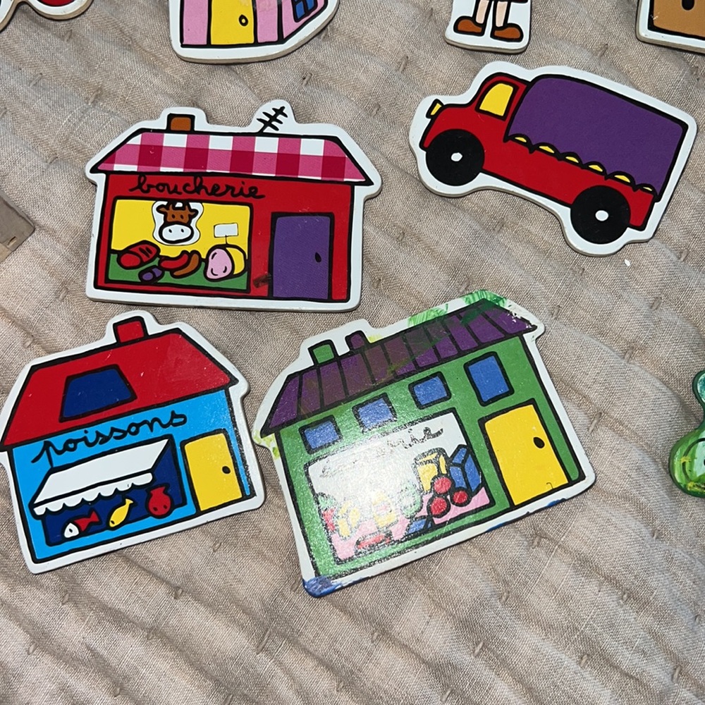Vilac wooden car and French town magnet set - Picture 2 of 5